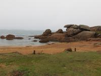 rosa Granitküste in Grau