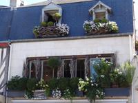 Deauville, Spaziergang durch den Ort, Fensterschmuck