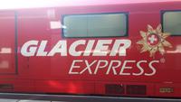 Glacier-Express am Bahnhof St. Moritz