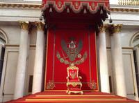 im Thronsaal