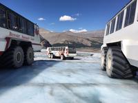 Der Snowcoach auf dem Athabasca Gletscher