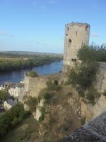 Chinon, Schloss, Befestigungsanlagen