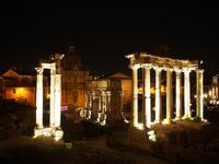 Nächtlicher Blick vom Capitol auf das Forum Romanum