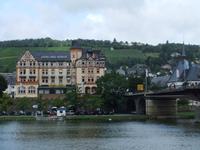 Blick über die Mosel nach Kues
