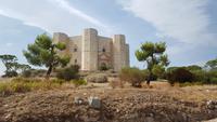 Zu Füßen des Castel del Monte