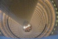 Blick aus der 88. Etage in das Innere des Jin Mao Towers (Hotel)