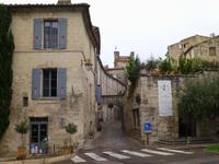 Uzes