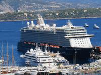 Mein Schiff 5 im Hafen von Monaco