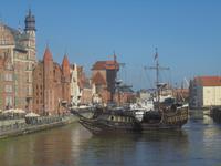 Danzig, Mottlau-Ansicht mit Krantor und hist. Segelschiff