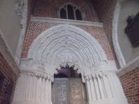 berühmtes Domportal in Gnesen mit Bronzetür des Hl. Adalbert