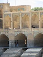 Kerze in der Khaju-Brücke