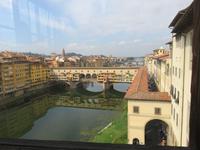 In den Uffizien von Florenz – Blick zur Ponte Vecchio