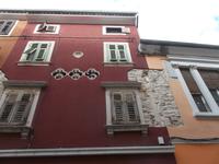 Pula, venezianische Hausfassade