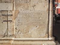 Pula, Teil einer römischen Säule im alten Rathaus