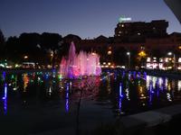Tirana bei Nacht
