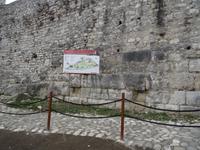 Burgmauer der Burganlage von Berat