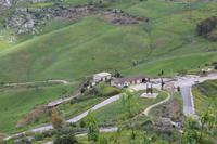 Blick zur Ortstafel von Sant'Angelo Muxaro