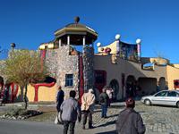 Auf der Rückfahrt ein Kurzbesuch beim Hundertwasserhaus in Althenrhein.