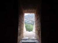 Blick aus dem Schatzhaus des Artreus