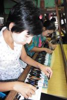 Weberei mit den schönsten Longyis