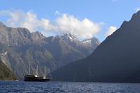 Milford Mariner vor Anker in der Harrison Cove