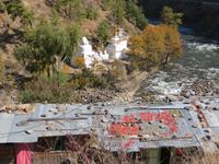Gold für Buddha - Chillis und Wellblech auf der anderen Seite des Flusses