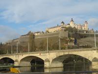 Löwenkopfbrücke und Festung Würzburg