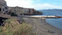 Am Strand unterhalb der Zitadelle von Saint-Tropez