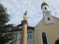 Kirche und Mariensäule in Murnau