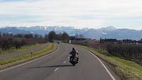 Fahrt entlang des Bodenseeufers mit Alpenpanorama