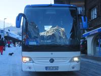 Unser Bus in Grindelwald - das Wetterhorn spiegelt sich in der Frontscheibe