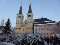 Berchtesgaden - Schloßplatz mit Stiftskirche