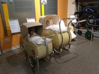 alte Puppenwagen gabs auch