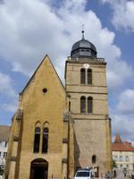 Tag 9 - 4 - Stadtzentrum von Paray-le-Monial mit Stadtpfarrkirche und Rathaus (1)