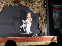 Jetzt lässt er die Puppen tanzen