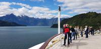 Puerto Chacabuco/Chile: Fahrt durch die Fjord-Landschaft mit der Norwegian Sun