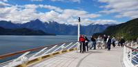 Puerto Chacabuco/Chile: Fahrt durch die Fjord-Landschaft mit der Norwegian Sun