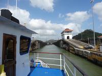 Schleusenvorgang im Panamakanal