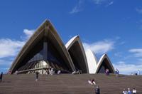 Spaziergang und Blick auf das Sydney Opera House