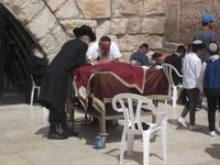 Gebet und Torastudien an der Klagemauer