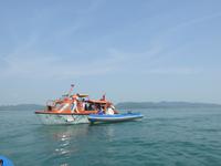 Zodiak rettet Passagiere aus Rettungsboot