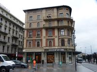 Verschiedene Fensterformen laden zum Hinschauen ein