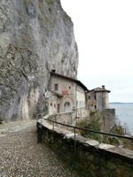 Wallfahrtskloster Santa Caterina del Sasso