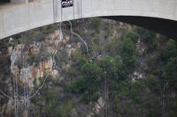 200 Bungee-Sprung von der Blue Crans Bridge