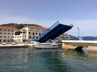 die Zugbrücke in Tisno