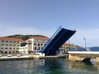 die Brücke vorm Hotel in Tisno