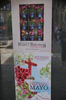 Werbung für zwei Wettbewerbe: Den der am schönsten gestalteten Fenstergitter und Balkone und den des schönsten Maikreuzes