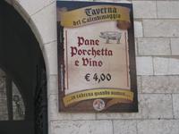 Assisi - Spanferkel und Wein 