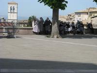 Assisi - Nonnen bei der Mittagspause