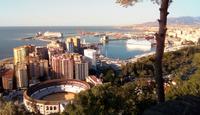 Stierkampfarena und Hafen von Málaga